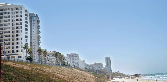 חוף בת ים / צלם: תמר מצפי